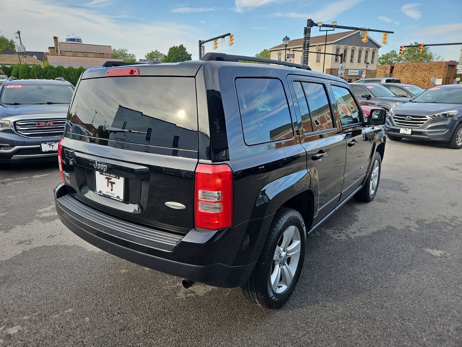 Used 2016 Jeep Patriot Latitude AWD/4WD image 5