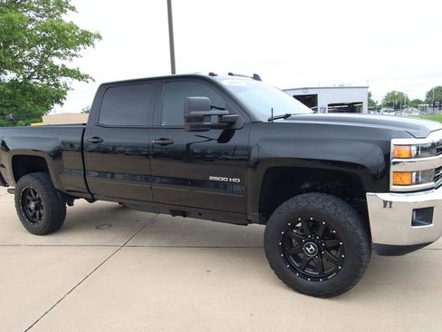 Used 2019 Chevrolet Silverado 2500 LT AWD/4WD image 3