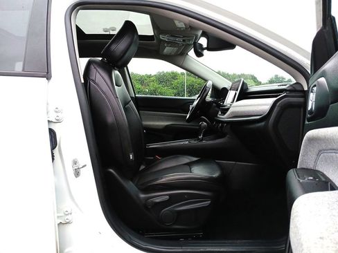 Used 2022 Jeep Compass Latitude w/ Sun and Sound Group AWD/4WD image 29