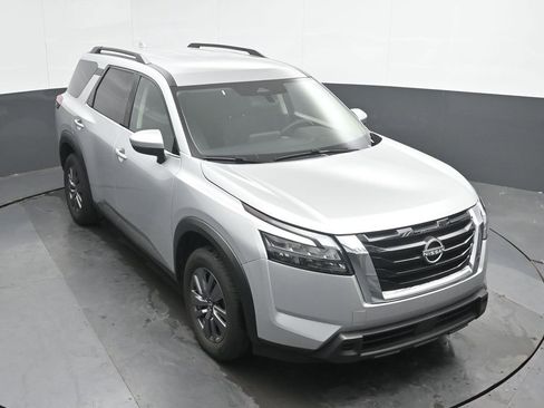 Used 2025 Nissan Pathfinder SV FWD image 33