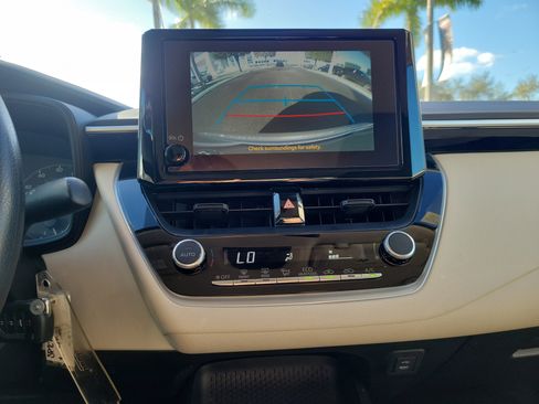 Used 2025 Toyota Corolla LE image 27