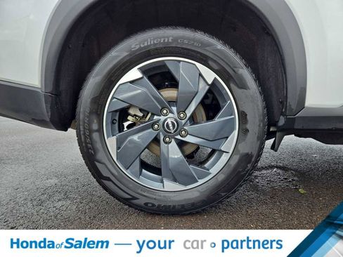 Used 2024 Nissan Rogue SV image 8