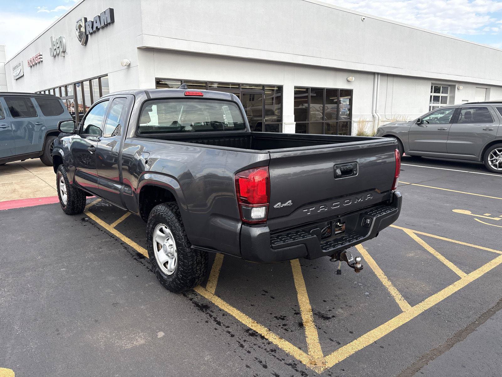 Used 2018 Toyota Tacoma SR AWD/4WD image 7