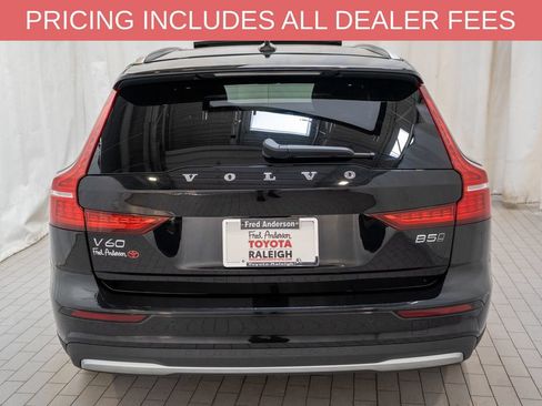 Used 2025 Volvo V60 B5 Cross Country Plus AWD/4WD image 4