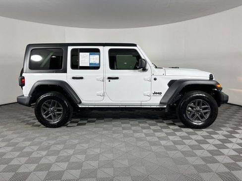 Used 2024 Jeep Wrangler Unlimited Sport AWD/4WD image 9