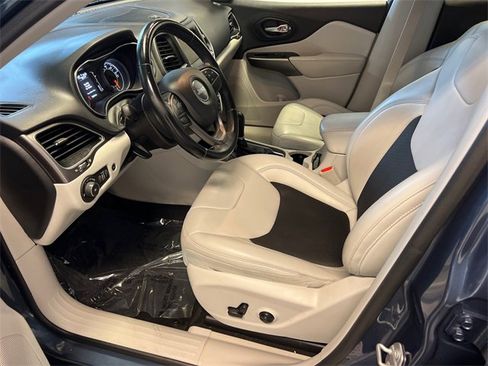 Used 2020 Jeep Cherokee Latitude Plus w/ Cold Weather Group image 7