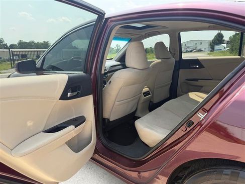 Used 2017 Honda Accord EX image 16