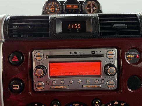 Used 2011 Toyota FJ Cruiser 2WD w/ Upgrade Pkg image 23