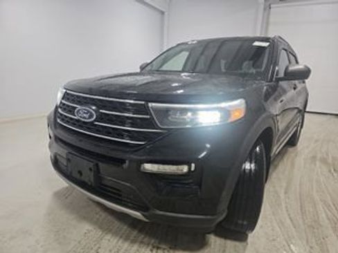 Used 2022 Ford Explorer XLT w/ Equipment Group 202A AWD/4WD image 1