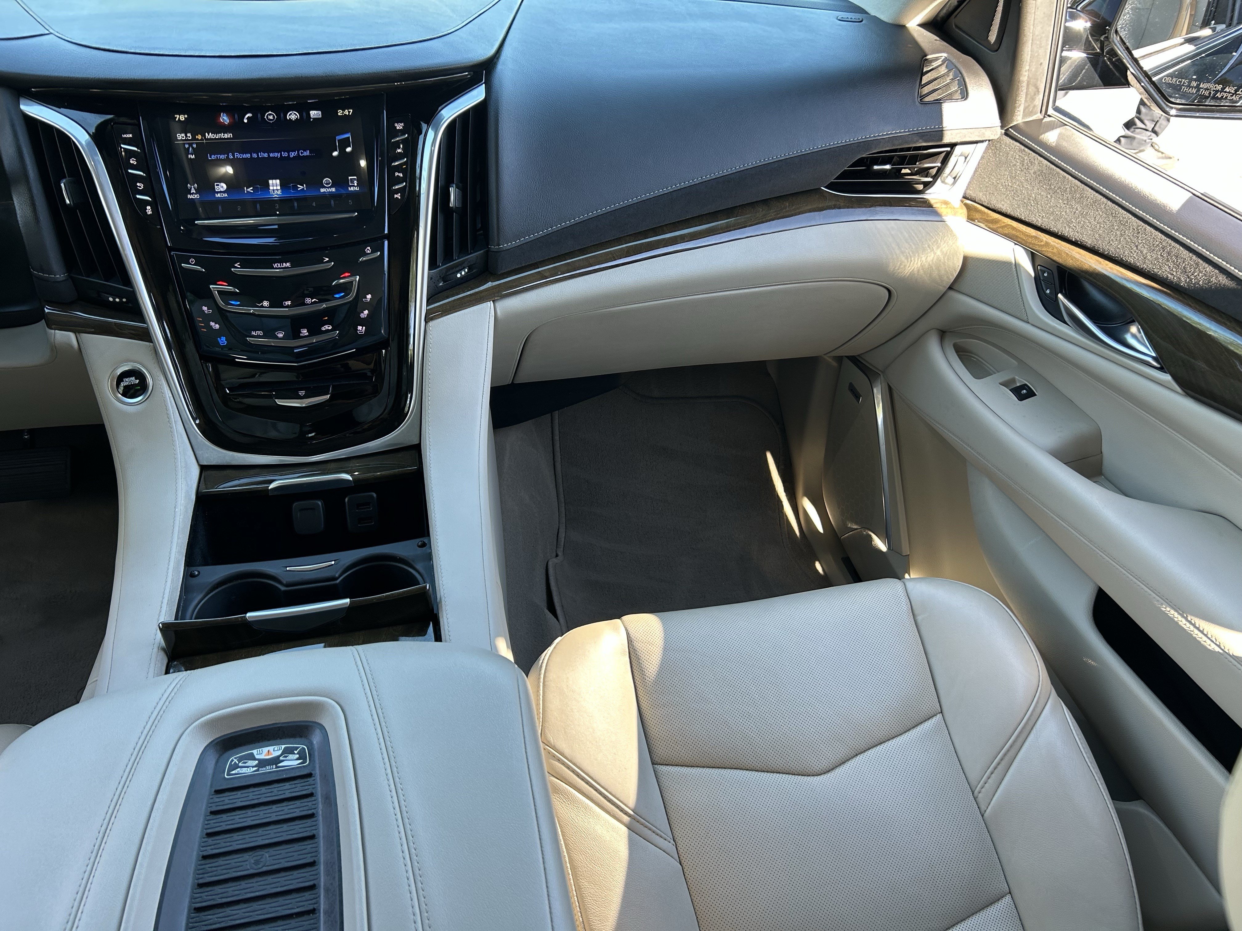 Used 2020 Cadillac Escalade Luxury w/ LPO, Radiant Package AWD/4WD image 15
