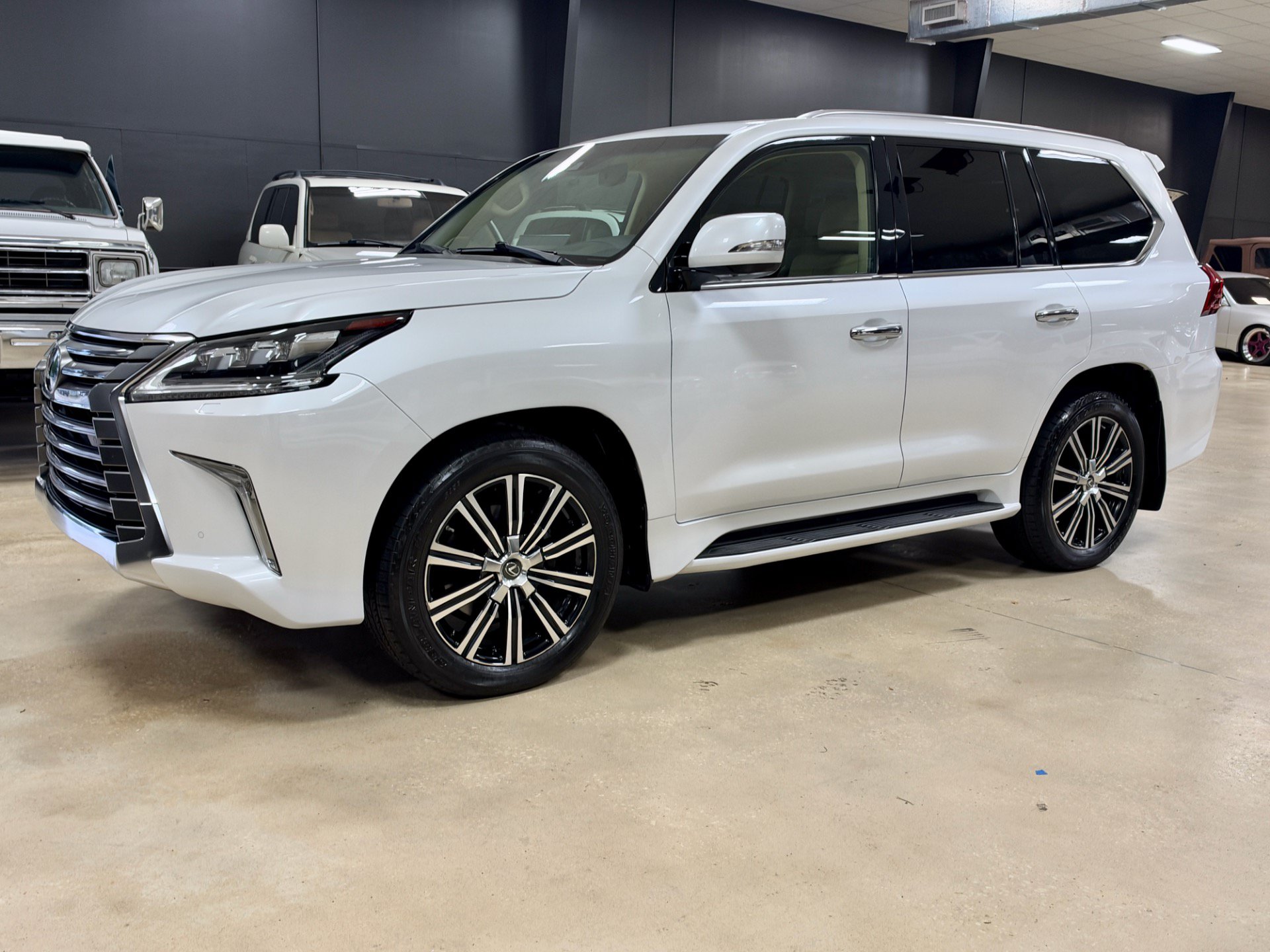 Used 2018 Lexus LX 570 4WD w/ Luxury Package image 7