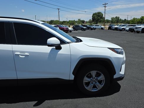 Used 2023 Toyota RAV4 XLE AWD/4WD image 9
