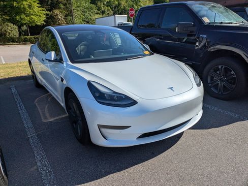 Used 2022 Tesla Model 3 RWD image 1
