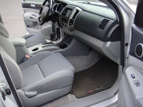 Used 2005 Toyota Tacoma PreRunner RWD image 12
