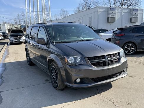 Used 2017 Dodge Grand Caravan GT image 4