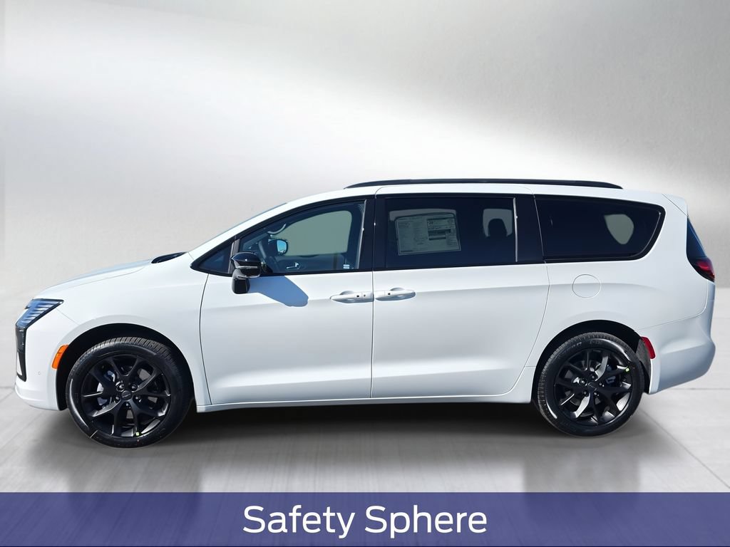 New 2027 Chrysler Pacifica Limited AWD/4WD image 3