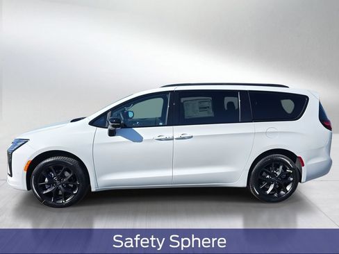 New 2027 Chrysler Pacifica Limited AWD/4WD image 3