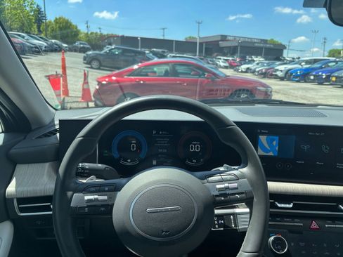 Used 2025 Hyundai Sonata SEL FWD image 29