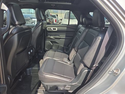 Used 2020 Ford Explorer XLT w/ Equipment Group 202A AWD/4WD image 39