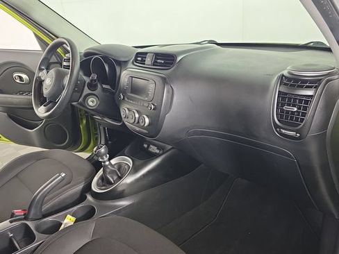 Used 2018 Kia Soul FWD image 25