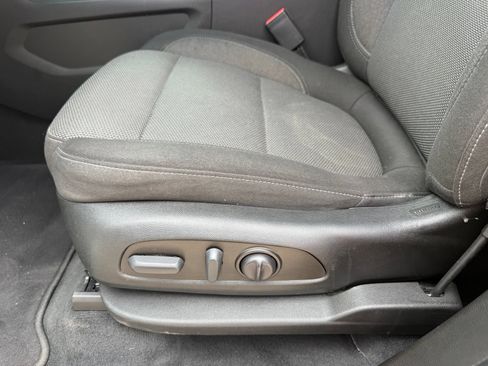 Certified 2023 Chevrolet Traverse LT FWD image 32