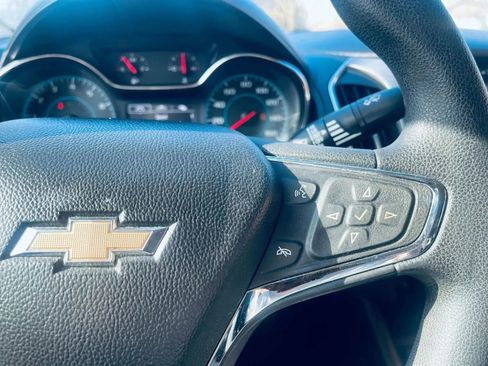 Used 2018 Chevrolet Cruze LT w/ Convenience Package FWD image 16