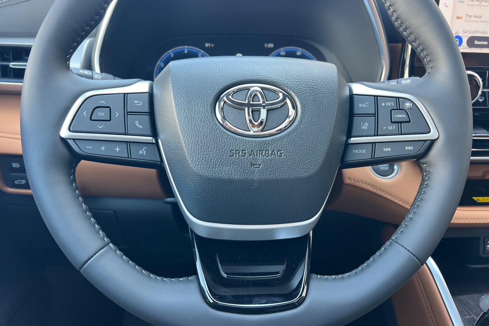 Certified 2026 Toyota Highlander Platinum AWD/4WD image 23