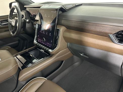 Used 2025 GMC Yukon XL Denali Ultimate AWD/4WD image 35
