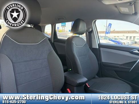Used 2024 Volkswagen Taos SE FWD image 12