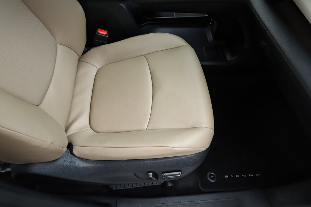Used 2024 Toyota Sienna XLE w/ XLE Plus Package AWD/4WD image 61