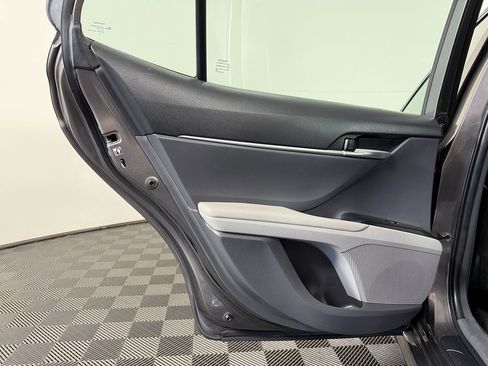 Used 2019 Toyota Camry LE FWD image 31
