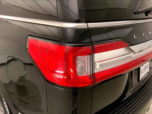 Used 2018 Lincoln Navigator Reserve w/ Technology Package AWD/4WD image 28
