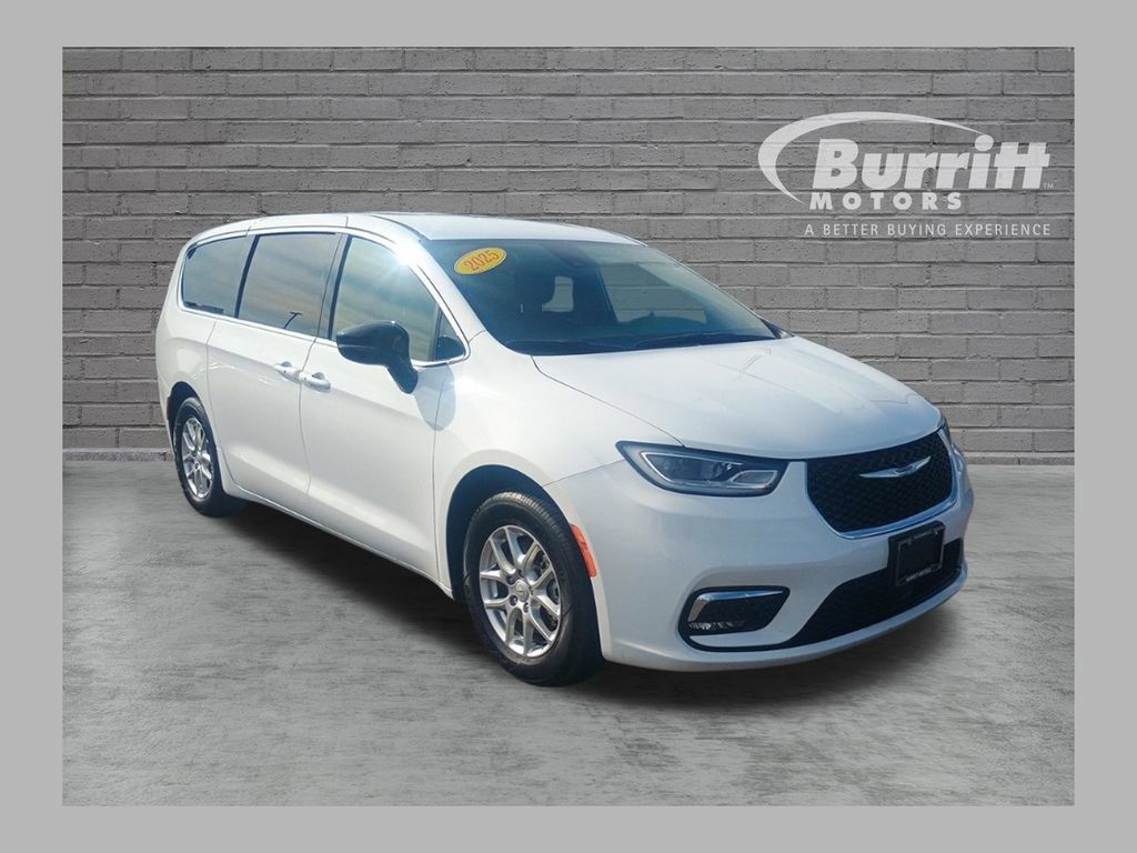 Used 2025 Chrysler Pacifica Select FWD 360° Tour