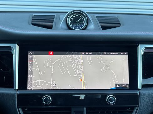 Certified 2022 Porsche Macan image 12