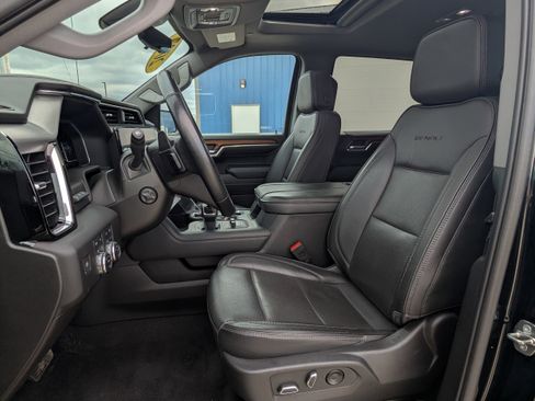 Used 2023 GMC Sierra 1500 Denali w/ Denali Reserve Package AWD/4WD image 8