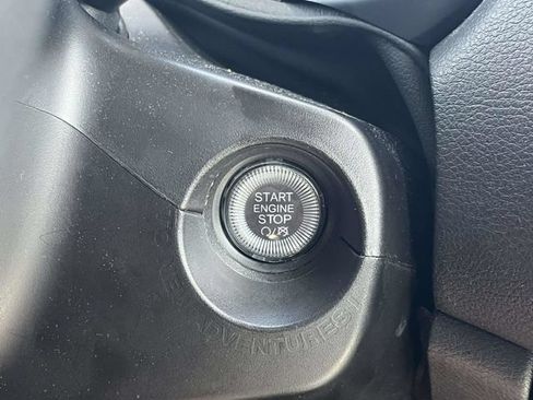 Used 2023 Jeep Renegade Latitude AWD/4WD image 32