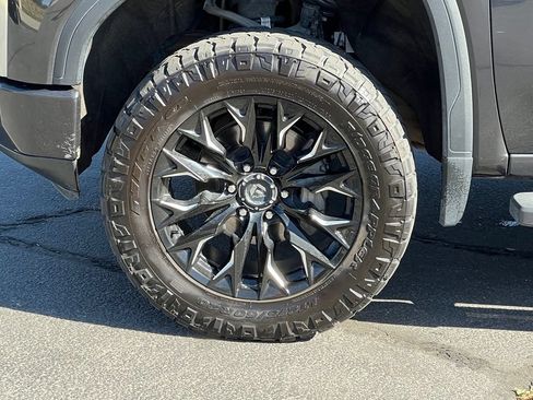 Used 2020 GMC Sierra 1500 AT4 w/ AT4 Premium Package AWD/4WD image 14
