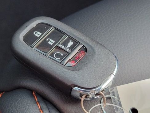 Used 2025 Honda Pilot TrailSport image 39