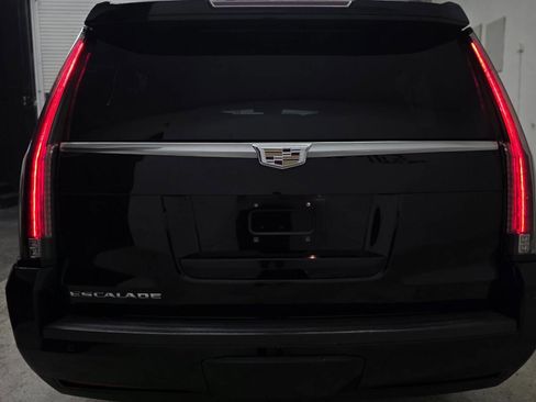 Used 2016 Cadillac Escalade ESV Platinum image 11