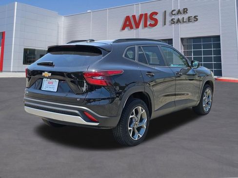 Used 2025 Chevrolet Trax LT w/ LT Convenience Package FWD image 6