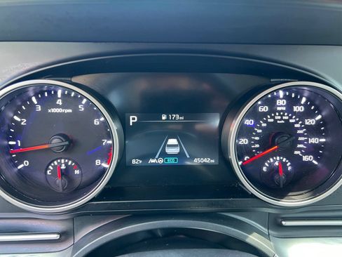 Used 2024 Kia Carnival LX FWD image 34