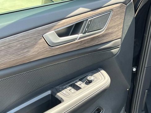 New 2025 Volkswagen Atlas SEL image 10