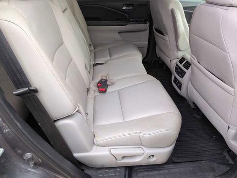 Used 2021 Honda Pilot Touring image 19