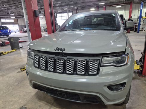 Used 2022 Jeep Grand Cherokee Laredo X AWD/4WD image 12