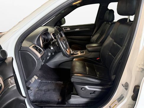 Used 2017 Jeep Grand Cherokee Overland AWD/4WD image 15