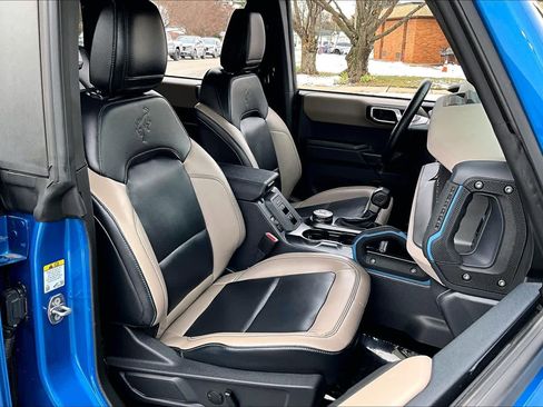 Used 2024 Ford Bronco Wildtrak image 8