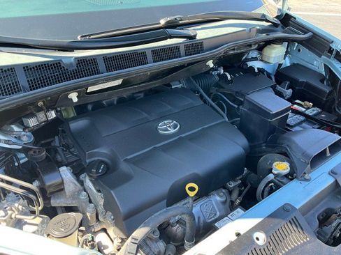Used 2015 Toyota Sienna XLE w/ XLE Navigation Package image 11