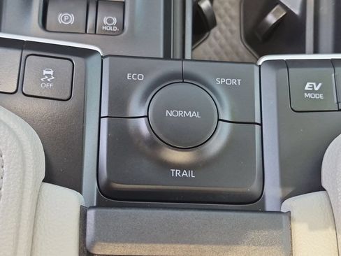 Used 2025 Toyota Grand Highlander AWD Hybrid image 25
