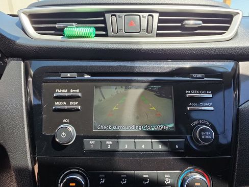 Used 2016 Nissan Rogue S AWD/4WD image 19