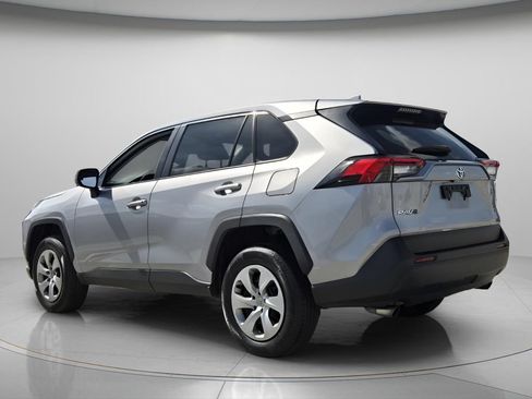Used 2022 Toyota RAV4 LE AWD/4WD image 8